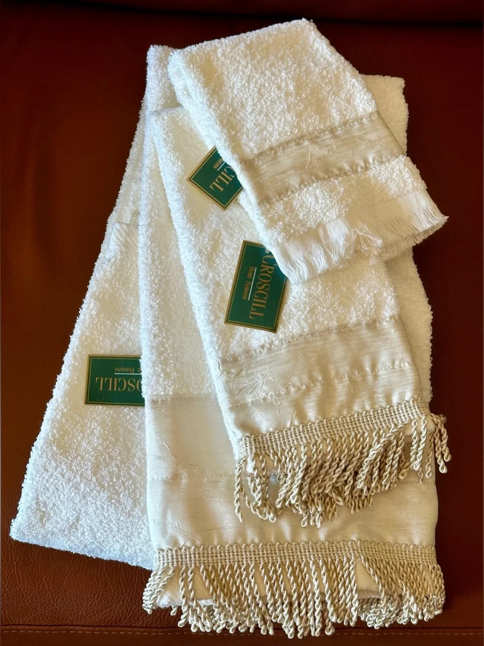 NOS NWT Croscill “Parfait” Luxury Towel set. Bath hand & finger tip towels.